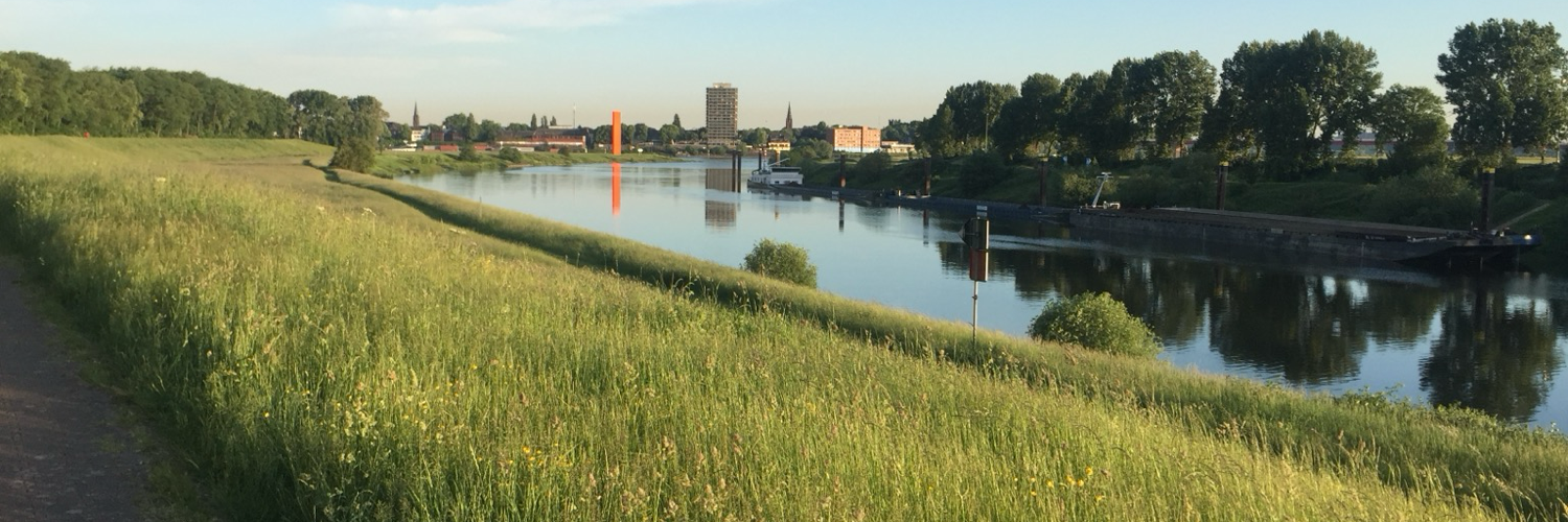 Laufroute durch grüne Landschaft und Industrie
